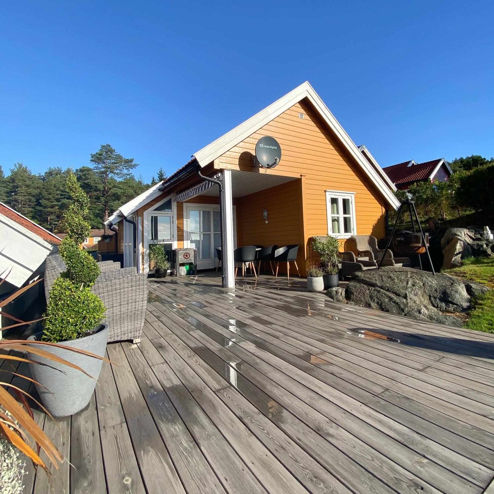 Tregde Ferie Hotel Mandal Bagian luar foto